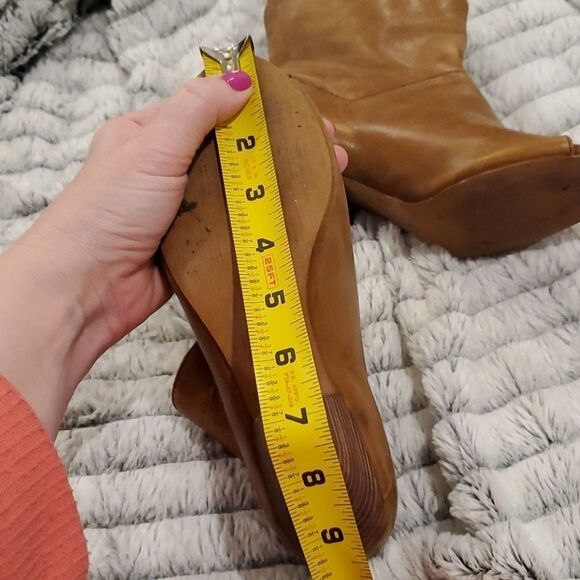 Beautiful light tan open toe BCBG booties - Picture 6 of 7